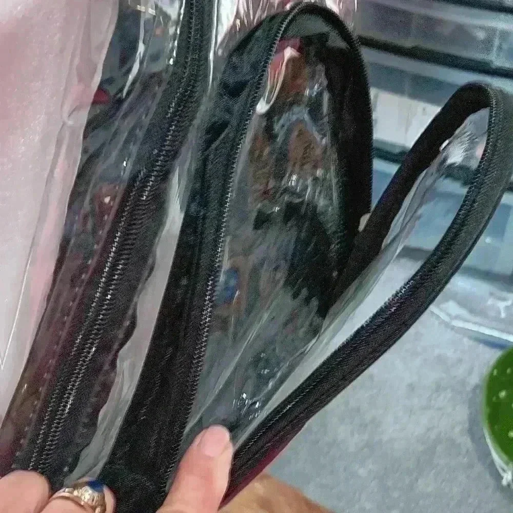Clear triangle shaped sling bag‎